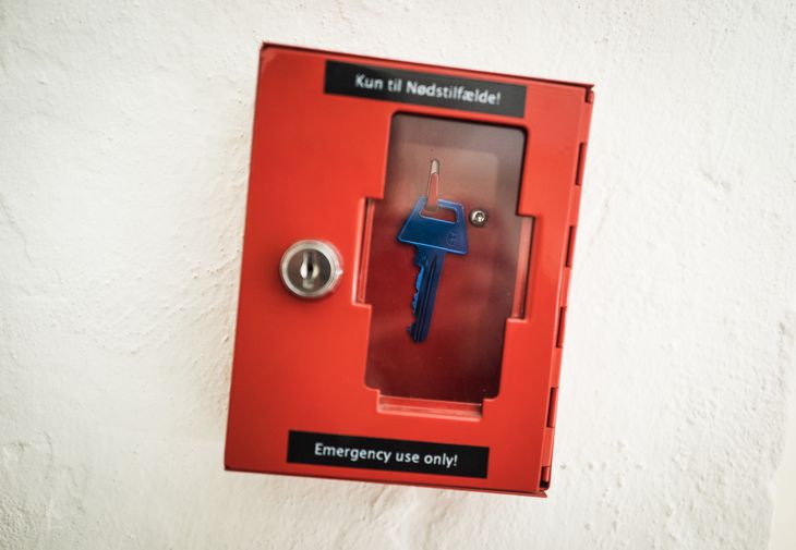 Skulle der opstå en nødsituation, er der i alle Mystery Makers' rum en nødnøgle, der kan åbne døren. Foto: Jonas Olufson