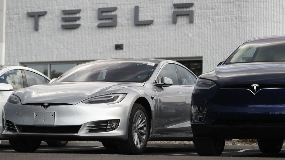 De billigste udgaver af Model S og X har hidtil kørt med batteriet på 75 kWh, men det er snart slut. Foto: David Zalubowski/AP/Ritzau Scanpix