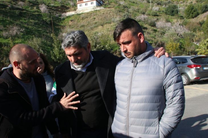 José Rocio og hustruen Victoria María García har de seneste dage fået psykologhjælp, mens de beder til et mirakel. Foto: Ritzau Scanpix