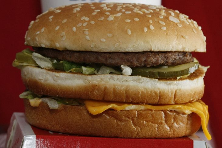 Skulle du have mod på at sælge Big Mac, så står det dig frit for. På billedet her, kan du måske få en ide til, hvad der skal i din egen udgave. Foto: Keith Srakocic/AP