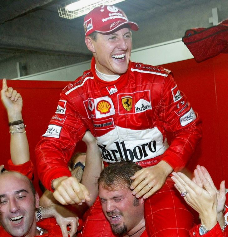 Michael Schumacher efter endnu en sejr og endnu et verdensmesterskab, denne gang i Japan 2003. Foto: AP