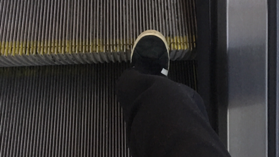 Hvordan skal man vide, at der er regler for hvordan man stå på en rulletrappe, spørger jyske Nicklas efter et besøg i København.