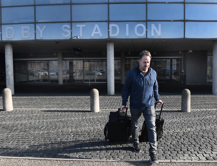 Zorniger har tømt kontoret og klar til at forlade Brøndby Stadion. Foto: Lars Poulsen 