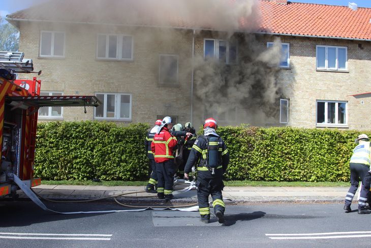 Meget Alvorlig Brand I Etageejendom: To Personer Har Mistet Livet ...