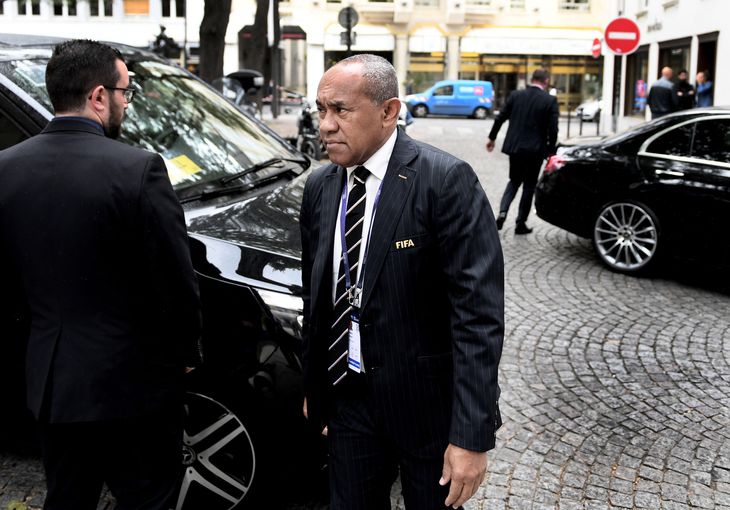 Ahmad Ahmad, vicepræsident i FIFA og præsident for Det Afrikanske Fodboldforbund, er hjemme under voldsomme beskyldninger for korruption. Måske derfor virkede han tynget, da han som en af de sidste nåede frem til mødet på Hôtel Salomon de Rothschild i byernes by. 