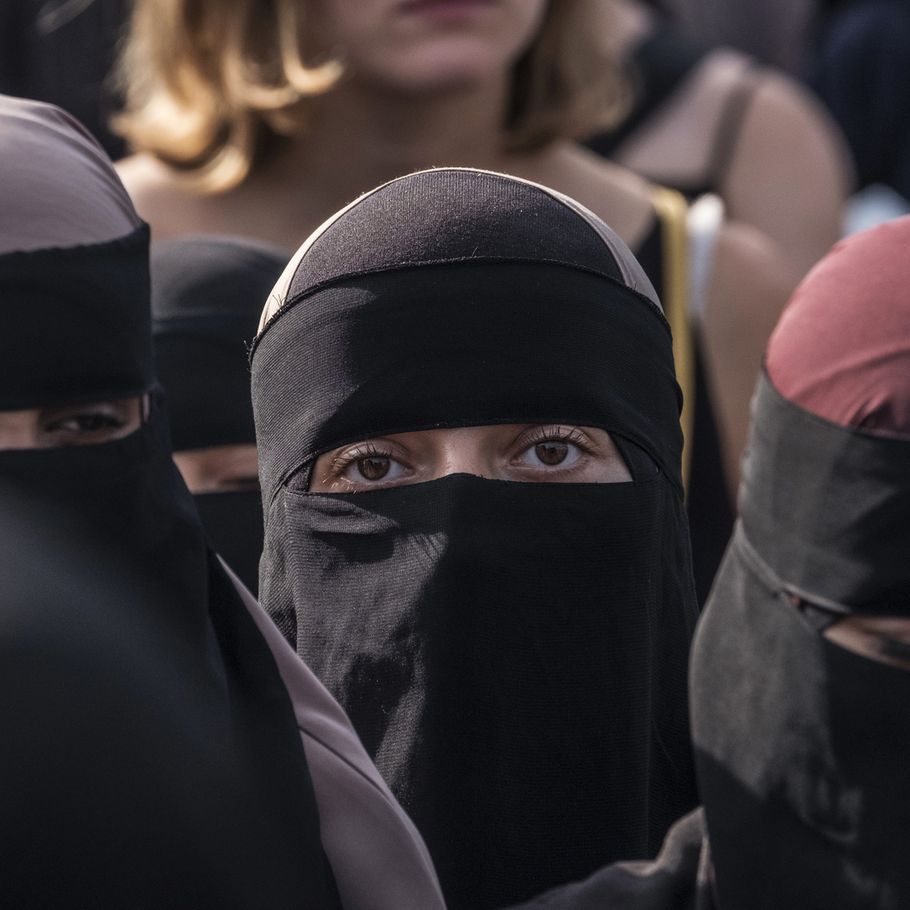 En begivenhed nøjagtigt i morgen Efter 14 års debat træder burkaforbud i kraft i Holland – Ekstra Bladet