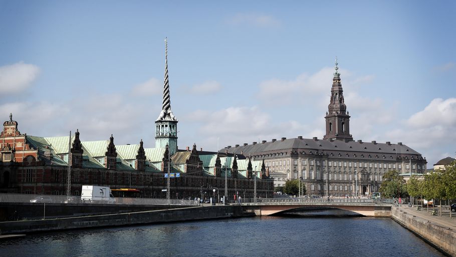 Børsens smukke lokaler et stenkast fra Christiansborg er ramme om politikernes sprutklub. Foto: Ritzau Scanpix/ Jens Dresling
