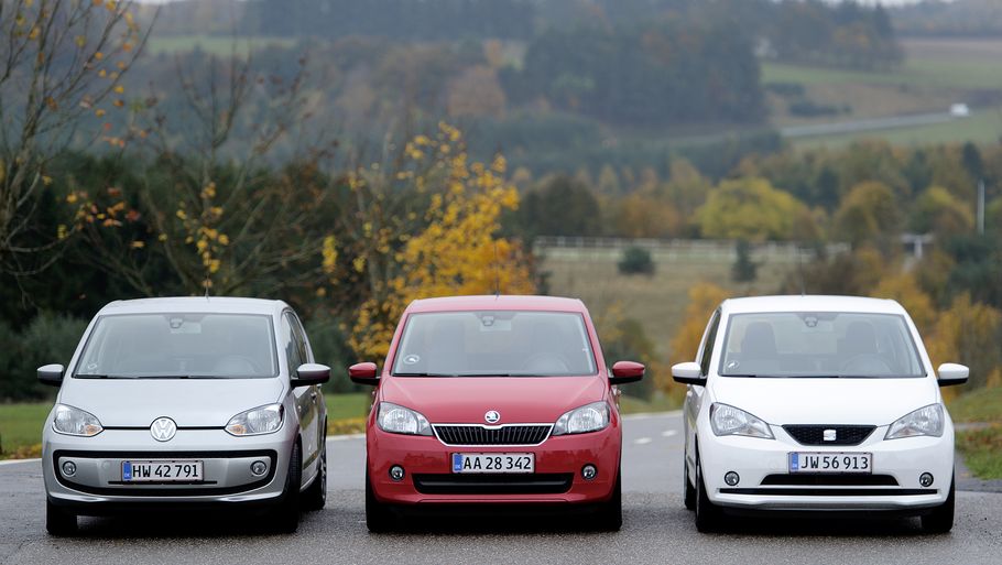 Engang kunne danskerne ikke få nok af disse tre biler, men salget har været kraftigt dalende. Nu lanceres tre nye elektriske udgaver af bilerne. Foto: Peter Leth-Larsen/Ritzau Scanpix
