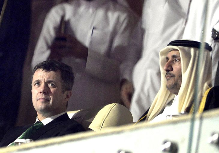 Kronprins Frederik har flere gange mødt Qatars Emir. Her ses de under håndbold-VM i 2015 i Doha. Foto: Lars Poulsen.