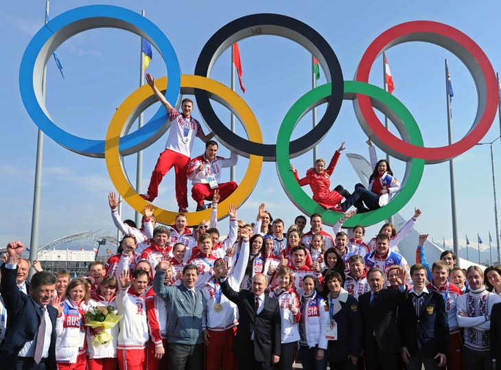 Præsident Putin lægger enorm vægt på sport og suger den prestige til sig, som kommer af værtskabet for internationale sportsbegivenheder. Muligheden for at tilegne sig værtskaber er nu indskrænket på grund af landets systematiske dopingsvindel. Foto: Mikhail Klimentyev / Ritzau Scanpix