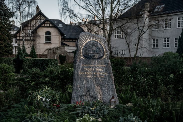Troels Kløvedals gravsten er nu på plads på graven. Foto: Aleksander Klug
