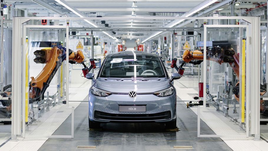 Når den tyske bilundstri i stigende grad skal bygge elbiler, kan det risikere at koste adskillige tusinde jobs. Foto: VW