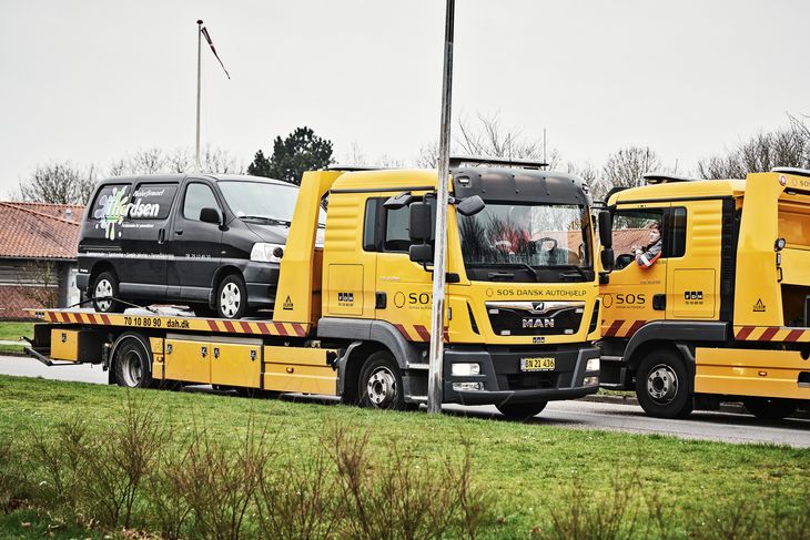 SOS Dansk Autohjælp kørte i pendulfart med hærværksramte biler