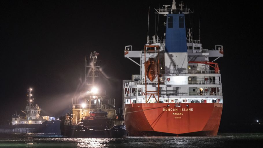 24 besætningsmedlemmer fra containerskibet Duncan Island og tre mænd, som skulle fragte de omtrent 100 kilo kokain videre fra skibet, blev varetægtsfængslet efter grundlovsforhør søndag. Foto: Per Rasmussen