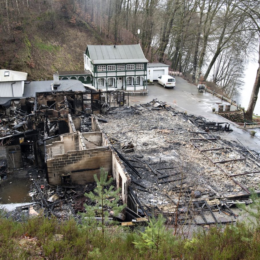 Over åen efter vand til brand på sø-restaurant