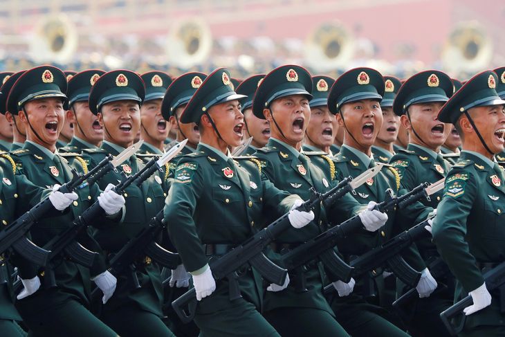 Kina har med sine 1.444.500 soldater verdens største hær. Der er ingen værnepligt i Indien, men landet har til gengæld verdens største frivillige hær. Foto: Thomas Peter/Ritzau Scanpix