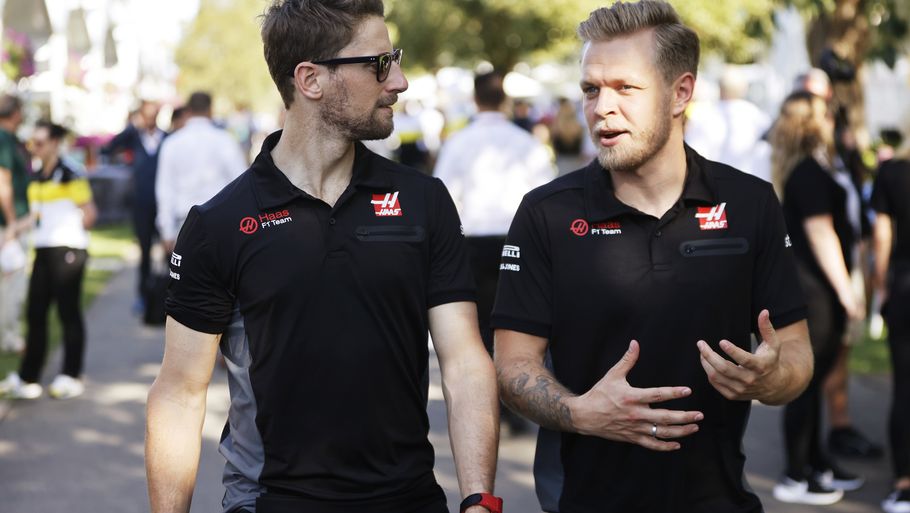 Kevin Magnussen (th.) forventer ikke, at Romain Grosjean og han selv vil opleve ret meget udvikling på Haas-raceren i løbet af den decimerede sæson. Foto: Andy Hone /LAT Images/Haas F1 Team