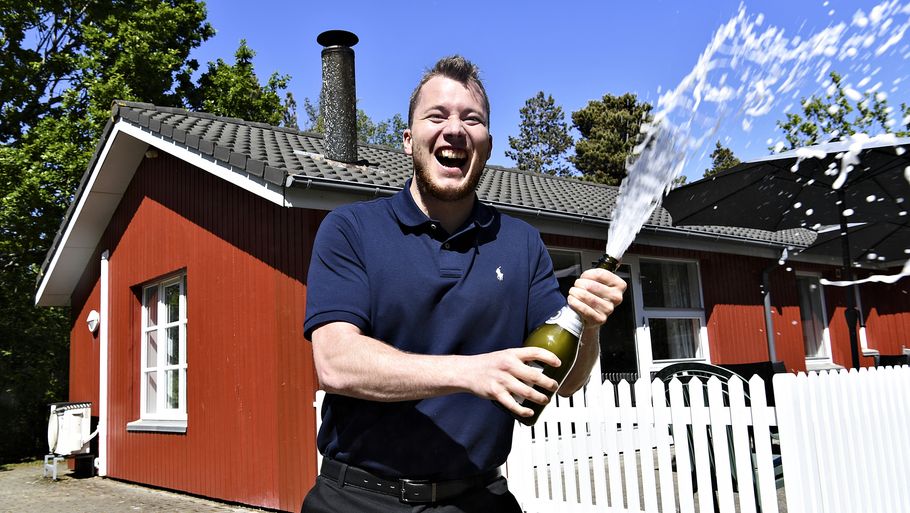 Direktør og medejer af Feriepartner Rømø, Martin Vestergaard, har stadig det store smil på, selvom danskerne snart må tage på charterferie igen. Foto: Ernst van Norde