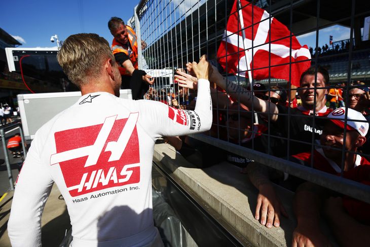 Kevin Magnussen fejrer resultatet i 2018 i Østrig. Foto: Andy Hone/Haas F1 Team 