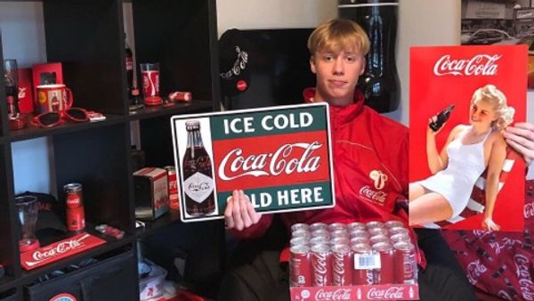 Sikker Alle sammen snesevis Ung samler: 17-årige Anders kan ikke få nok af Coca-Cola – Ekstra Bladet