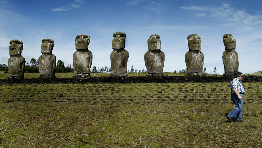 Moai-statuerne på Påskeøerne, der er en del af Polynesien. Foto: Ritzau Scanpix/Carlos Barria