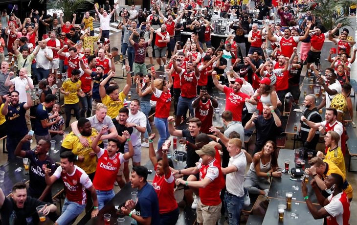 Arsenal-fans jubler over finale-sejren. Foto: Matthew Childs/Ritzau Scanpix