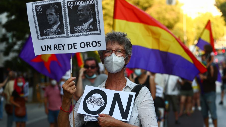 I de seneste uger har spanierne demonstreret mod den påståede korruption, den tidligere konge Juan Carlos er anklaget for at være involveret i. 