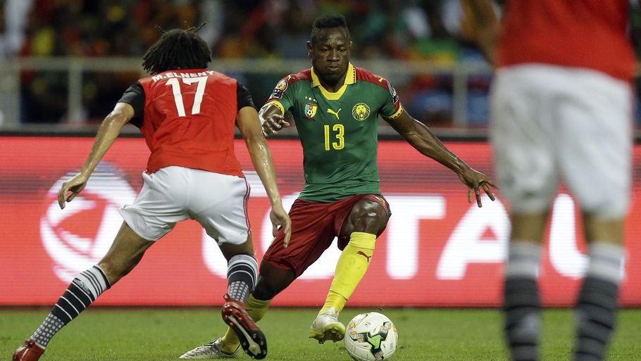 Christian Bassogog, her i Cameroons landsholdstrøje, er ufrivilligt blevet midtpunkt i en kontroversiel sag. Foto: AP/Sunday Alamba/Ritzau Scanpix
