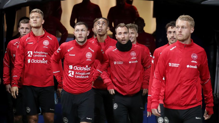 Både Oddset og Arbejdernes Landsbank optræder ikke sammen på trøjerne, når Danmark i næste måned spiller mod Belgien og England. Én af sponsorerne skal væk. Foto: Jens Dresling.