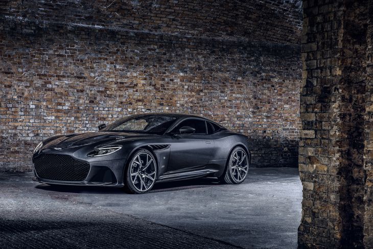 Kun 25 eksemplarer bliver bygget af denne Aston Martin DBS Superleggera 007 Edition. Foto: Aston Martin