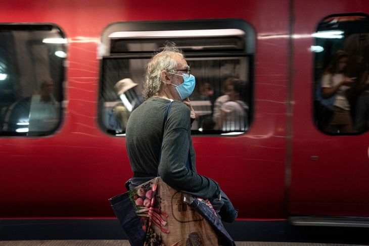 Fra lørdag den 22. august er det obligatorisk at bære mundbind i den kollektive transport. Foto: Emil Agerskov 