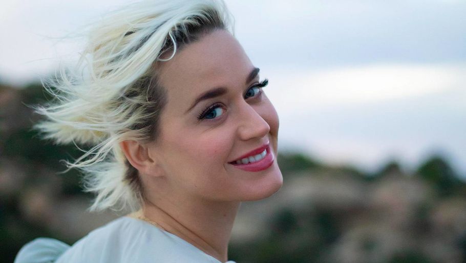 Den californiske popstjerne Katy Perry kalder sit nye album 'Smile', men salgstallene fremkalder formentlig ikke brede smil. Foto: Liza Voloshin