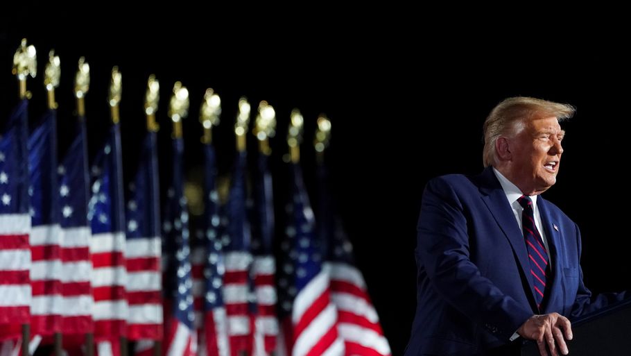 Foran Det Hvide Hus taler Donald Trump fredag morgen dansk tid efter at have accepteret sin nominering som præsidentkandidat. Foto: Kevin Lamarque/Reuters