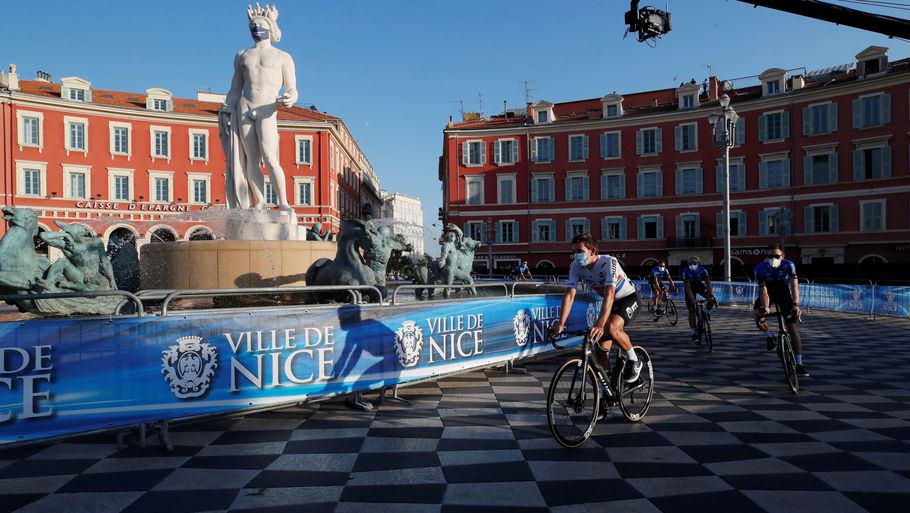 Holdene i dette års udskudte Tour de France blev torsdag præsenteret i startbyen Nice. Foto: Stephane Mahe/Reuters