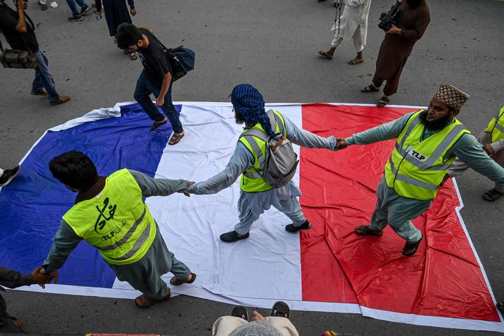 'Død over Frankrig' blev der blandt andet råbt til demonstrationen. Foto: Arif Ali/AFP