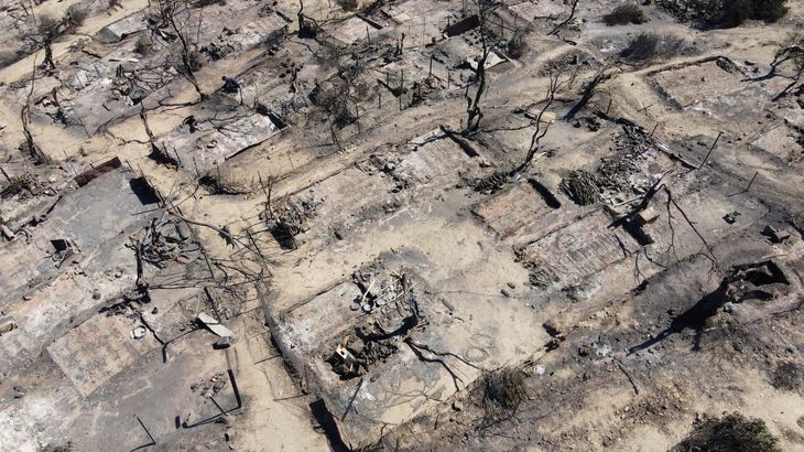 Ødelæggelserne er massive. Store dele af flygtningelejren er brændt ned. Foto: Reuters / Alkis Konstantinidis / Ritzau Scanpix