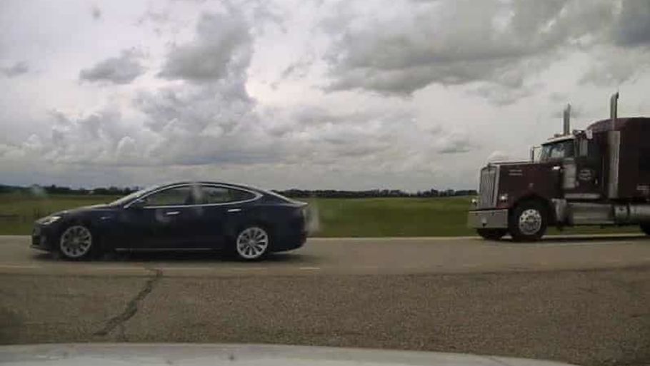 Politiet i Canada har offentliggjort følgende billede af den selvkørende Tesla. Foto: Royal Canadian Mounted Police