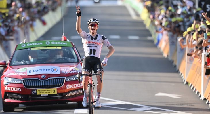 To fingre i vejret for to etapesejre i årets Tour de France til danskeren. Foto: Marco Bertorello/Ritzau Scanpix