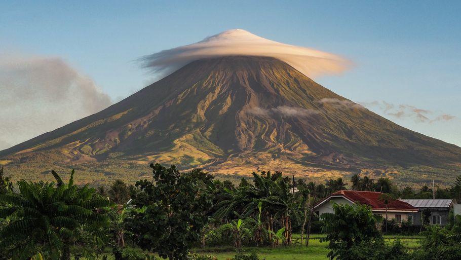 Mayon Volcano er en aktiv vulkan på øen Luzon i Filippinerne. Foto: Patryk Reba/Wikimedia Commons