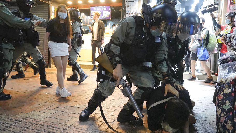 Politiet i Hongkong har flere gange anholdt demonstranter, der protesterer mod den omstridte sikkerhedslov. Foto: Vincent Yu/Ritzau Scanpix