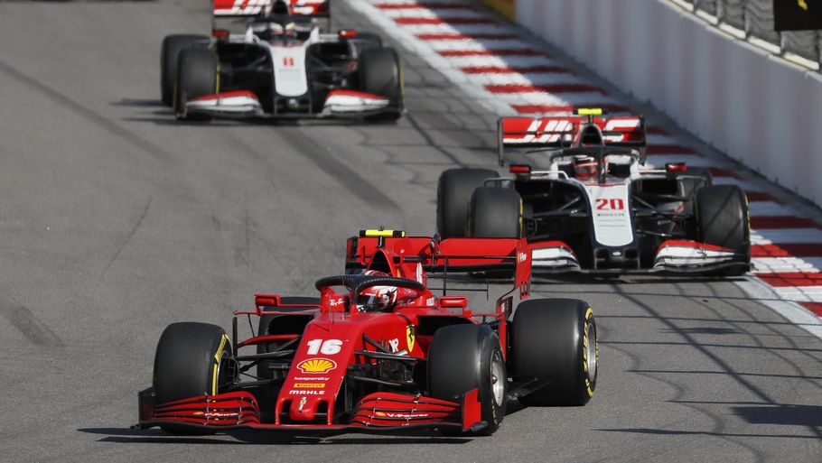 Charles Leclerc imponerede med en sjetteplads for Ferrari, mens Kevin Magnussen slog Sebastian Vettel på vejen, og uden at tyskeren havde tekniske problemer. Foto: Ritzau Scanpix