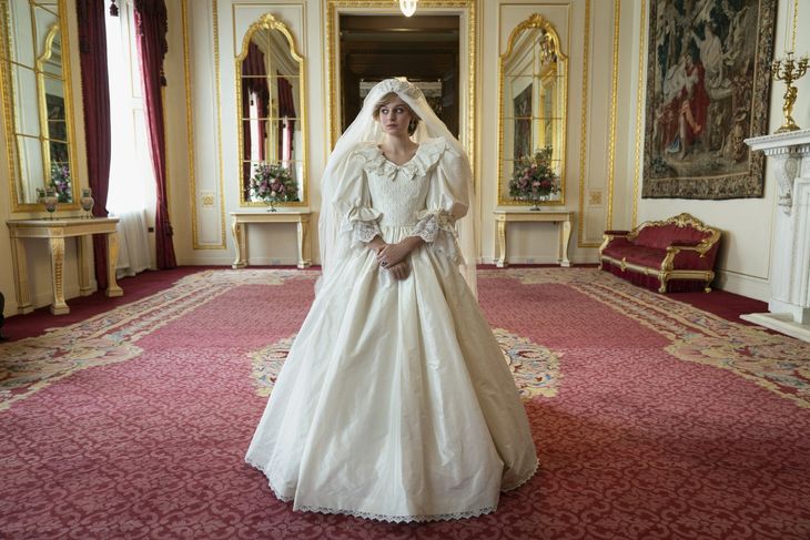 Prinsesse Dianas brudekjole som den kommer til at se ud i 'The Crown'. Pr-foto/Netflix