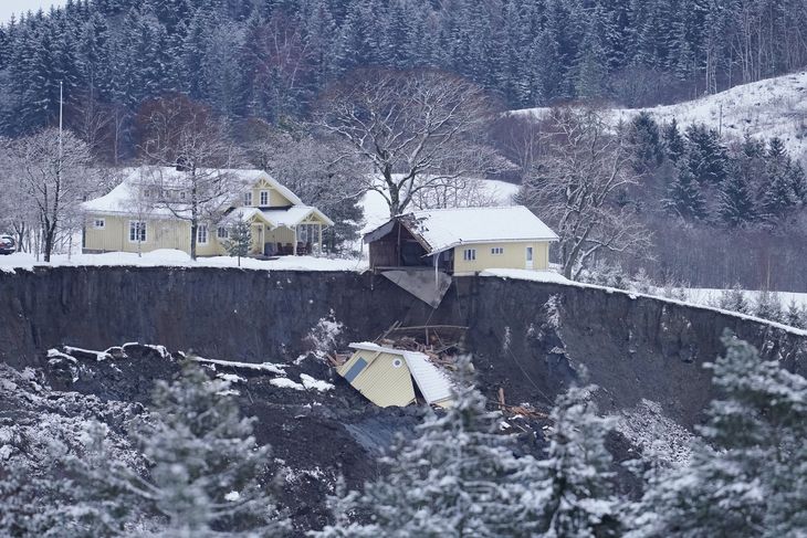 Jordskredet er sket i et område med en særlig type lertype, der findes nogle steder i Norge, Sverige og Finland. Foto: Fredrik Hagen/NTB via Reuters/Ritzau Scanpix