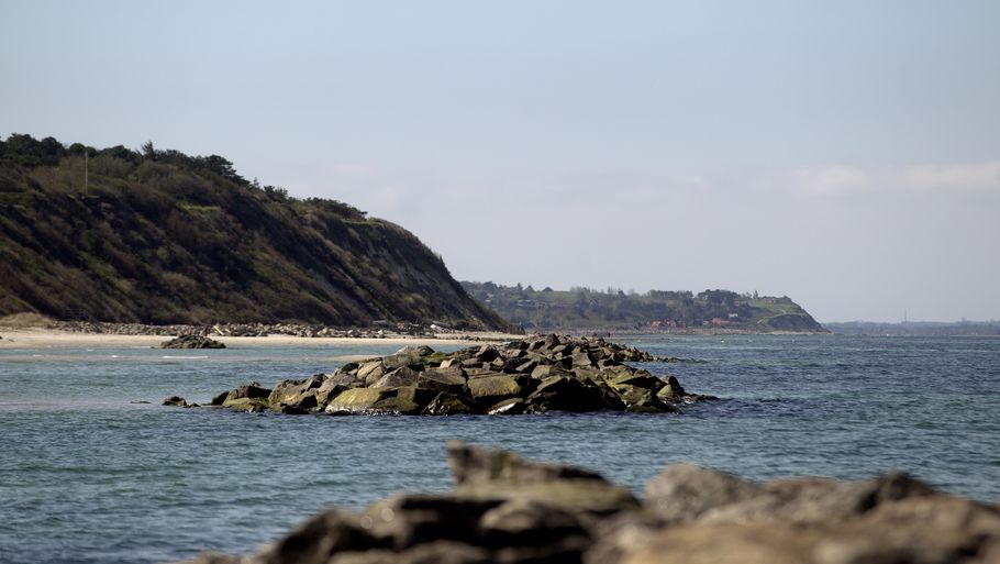 Et stenrev er en samling af sten på havbunden. På billedet ses et stenrev ved Liseleje få kilometer fra Hundested. Arkivfoto: Peter Hove Olesen