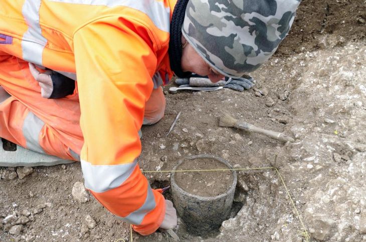 Arkæologerne er kun lige begyndt at snuse til overfladen. De store udgravninger er først planlagt til at begynde senere i år. Foto: Wessex Archaeology