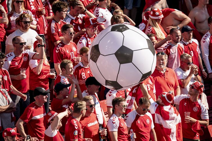 Danske fans i Parken. Foto: Mads Claus Rasmussen/Ritzau Scanpix