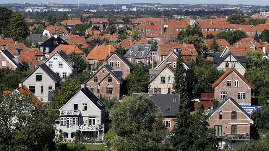 Prisen på enfamilieshuse vil i snit stige 14 procent i løbet af 2021, er nationalbankens gæt. Foto: Jens Dresling