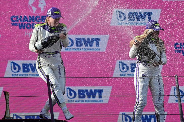 W Series har taget hul på sin anden sæson. Løbsserien er kun for kvinder og nu support for Formel 1. Briten Alice Powell vandt første løb. Foto: Andrej Isakovic/Ritzau Scanpix 