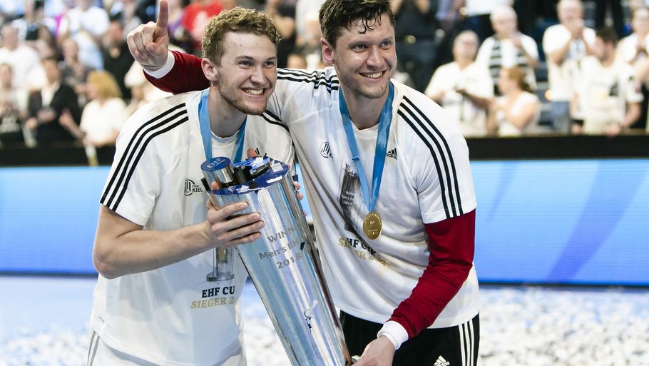 Brødrene Landin har løftet flere trofæer sammen - her er det EHF Cup-trofæet i 2019. (Arkivfoto) Foto: Frank Molter/Ritzau Scanpix