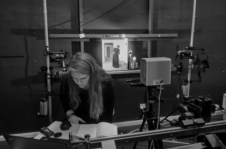 Hun tager blandt andet røntgefotografier af malerier, så man kan placerer, hvor maleriet skal vedligeholdes. Foto: Inger Marie Helgasdatter Mulvad/Statens Museum for Kunst